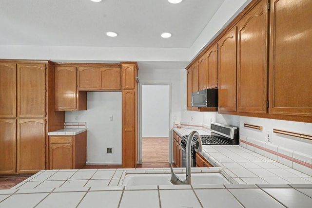 1066 Ruess Rd, Ripon, CA 95366