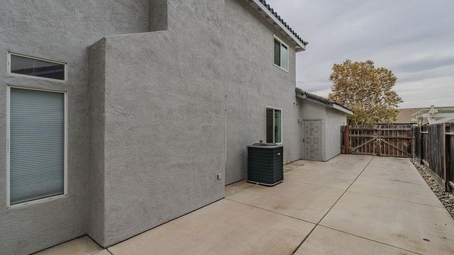 1066 Ruess Rd, Ripon, CA 95366