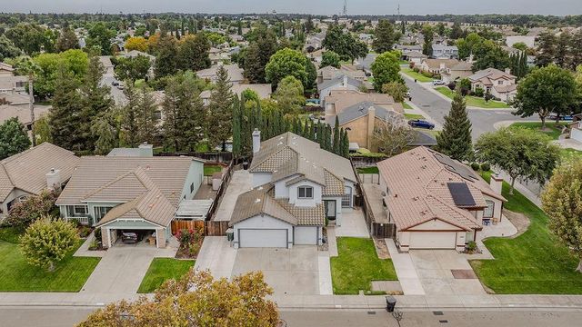 1066 Ruess Rd, Ripon, CA 95366