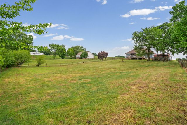 195 Barkers Mill Rd, Pembroke, KY 42266