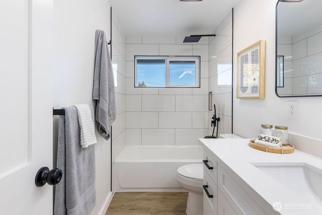 1103 Vashon Court NE, Renton, WA 98059