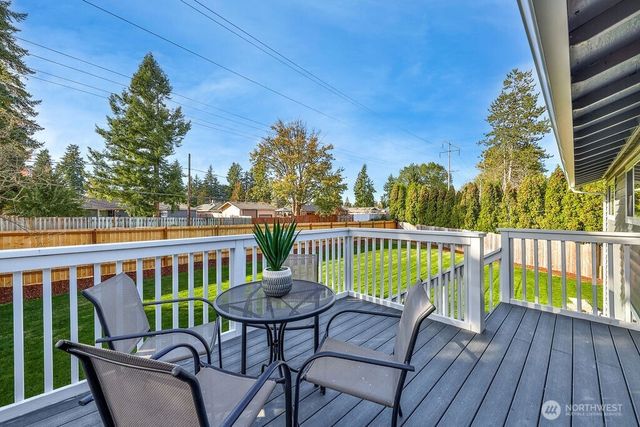 1103 Vashon Court NE, Renton, WA 98059
