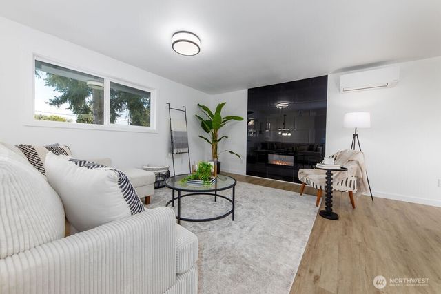 1103 Vashon Court NE, Renton, WA 98059