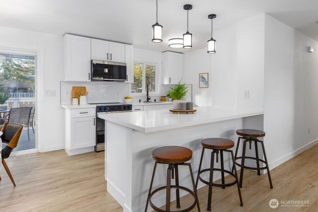 1103 Vashon Court NE, Renton, WA 98059