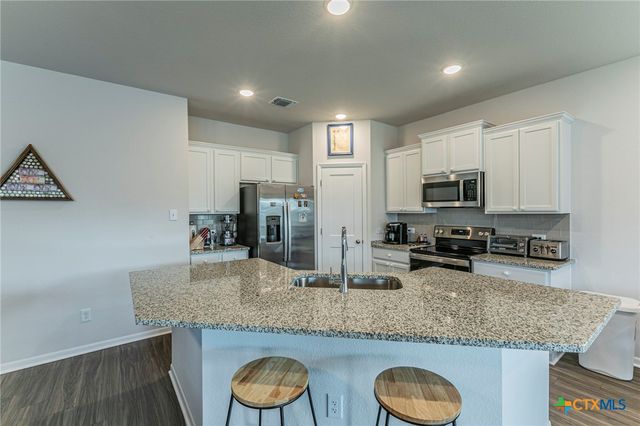 2704 Fox River Drive, Temple, TX 76502