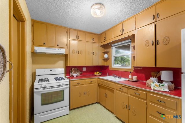 1922 S 41st Street, Temple, TX 76504