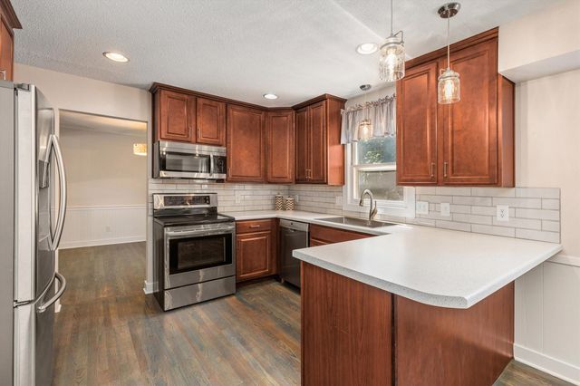 4712 Cody Drive, West Des Moines, IA 50265
