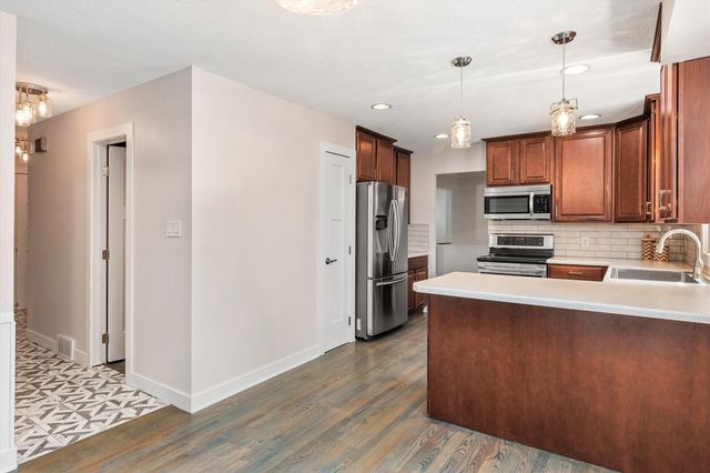 4712 Cody Drive, West Des Moines, IA 50265