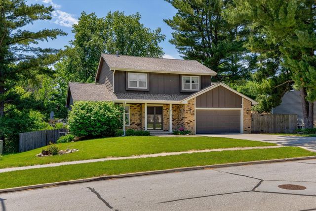 4712 Cody Drive, West Des Moines, IA 50265