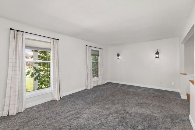 4712 Cody Drive, West Des Moines, IA 50265