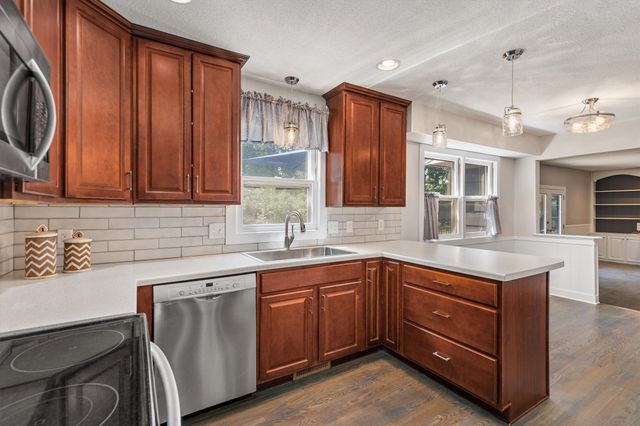 4712 Cody Drive, West Des Moines, IA 50265