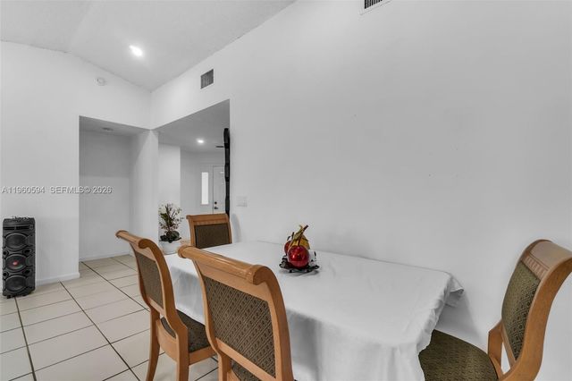 2590 SE 7th Pl, Homestead, FL 33033