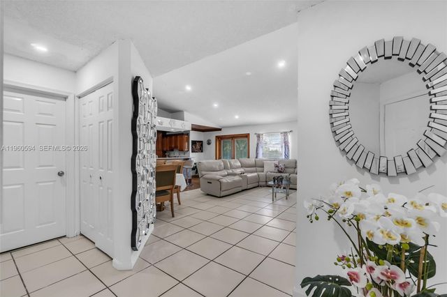 2590 SE 7th Pl, Homestead, FL 33033