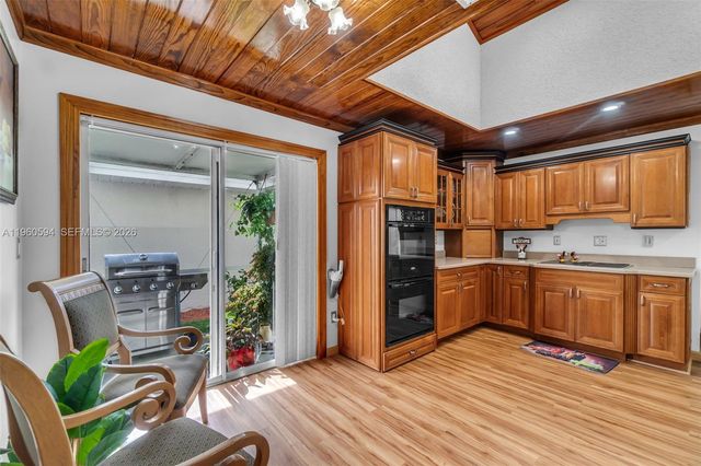 2590 SE 7th Pl, Homestead, FL 33033