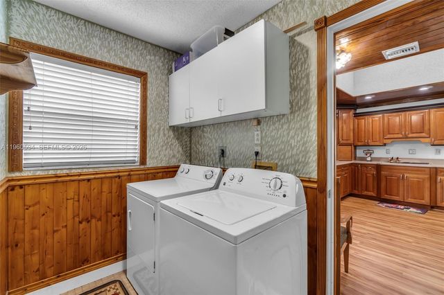 2590 SE 7th Pl, Homestead, FL 33033