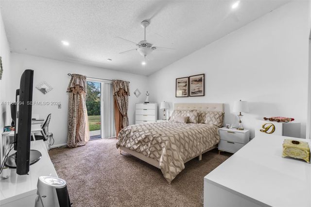 2590 SE 7th Pl, Homestead, FL 33033