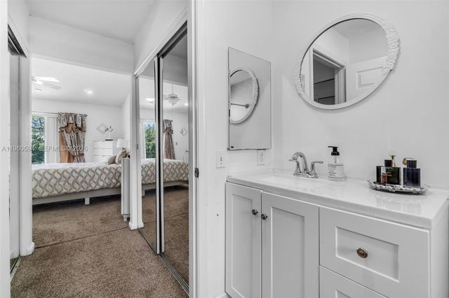 2590 SE 7th Pl, Homestead, FL 33033