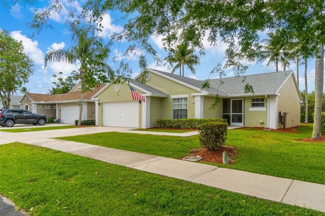 2590 SE 7th Pl, Homestead, FL 33033