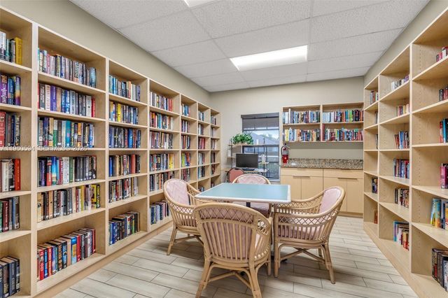 2590 SE 7th Pl, Homestead, FL 33033