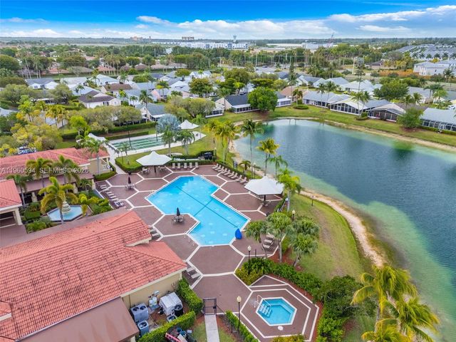 2590 SE 7th Pl, Homestead, FL 33033