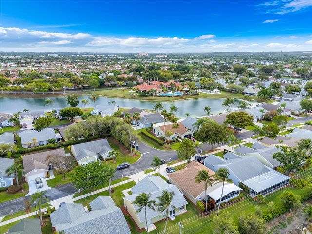 2590 SE 7th Pl, Homestead, FL 33033