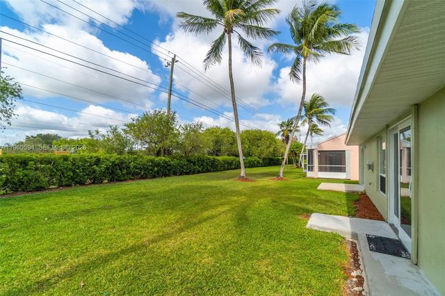 2590 SE 7th Pl, Homestead, FL 33033