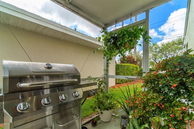 2590 SE 7th Pl, Homestead, FL 33033