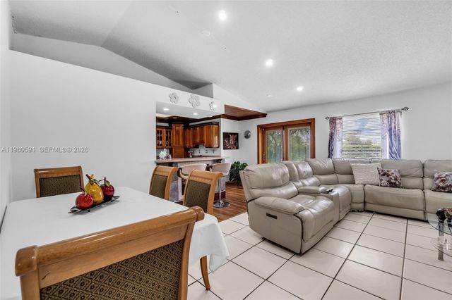 2590 SE 7th Pl, Homestead, FL 33033