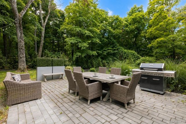438 White Schoolhouse Road, Rhinebeck, NY 12572