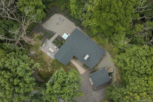 438 White Schoolhouse Road, Rhinebeck, NY 12572