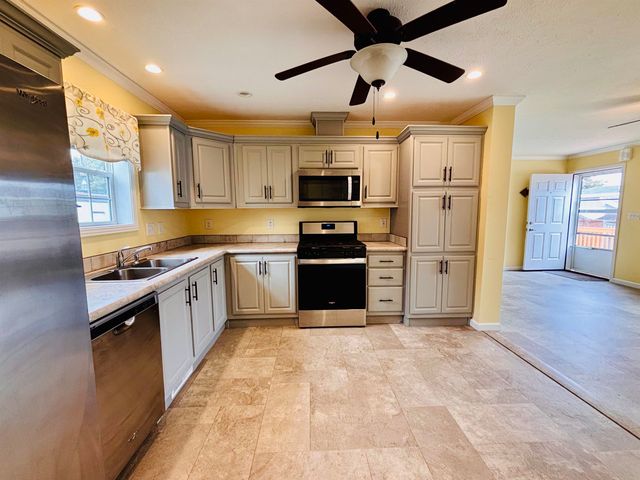 545 Elm St Unit 4, Milford, NH 03055