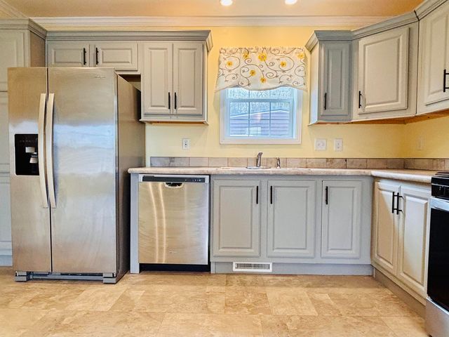 545 Elm St Unit 4, Milford, NH 03055