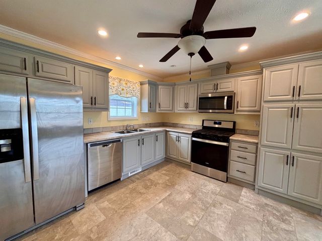 545 Elm St Unit 4, Milford, NH 03055