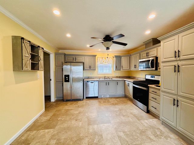 545 Elm St Unit 4, Milford, NH 03055