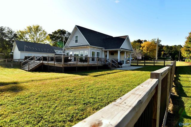 2401 Cowen Circle, Guntersville, AL 35976