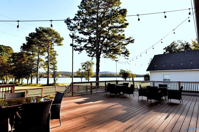 2401 Cowen Circle, Guntersville, AL 35976