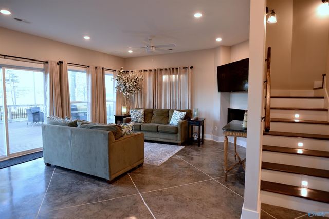 2401 Cowen Circle, Guntersville, AL 35976