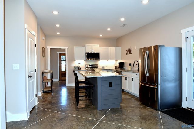 2401 Cowen Circle, Guntersville, AL 35976