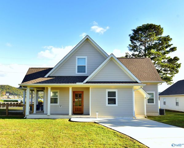 2401 Cowen Circle, Guntersville, AL 35976