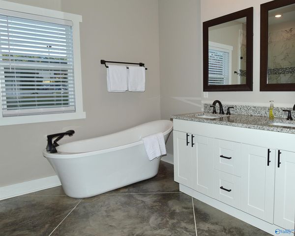 2401 Cowen Circle, Guntersville, AL 35976