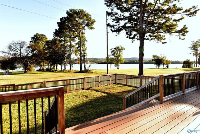 2401 Cowen Circle, Guntersville, AL 35976