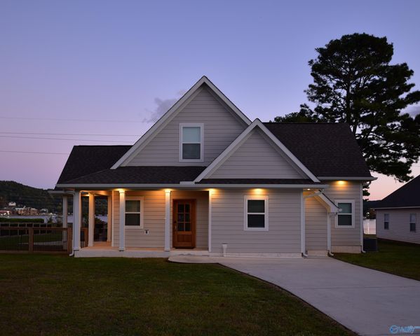 2401 Cowen Circle, Guntersville, AL 35976