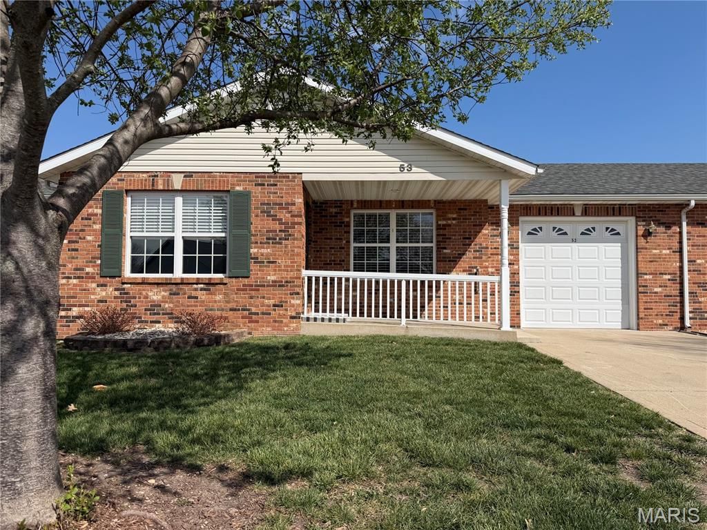 53 Parkside Drive, Bethalto, IL 62010
