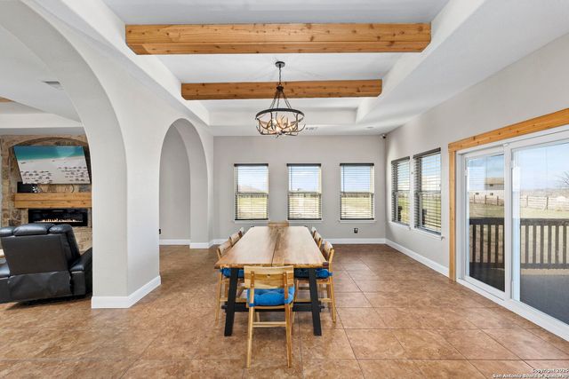 205 Country View Ln., La Vernia, TX 78121
