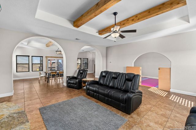 205 Country View Ln., La Vernia, TX 78121