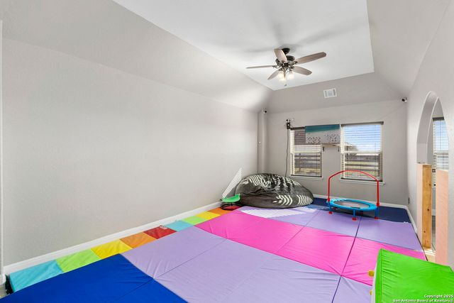 205 Country View Ln., La Vernia, TX 78121