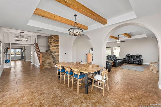 205 Country View Ln., La Vernia, TX 78121
