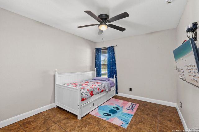 205 Country View Ln., La Vernia, TX 78121
