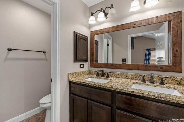 205 Country View Ln., La Vernia, TX 78121