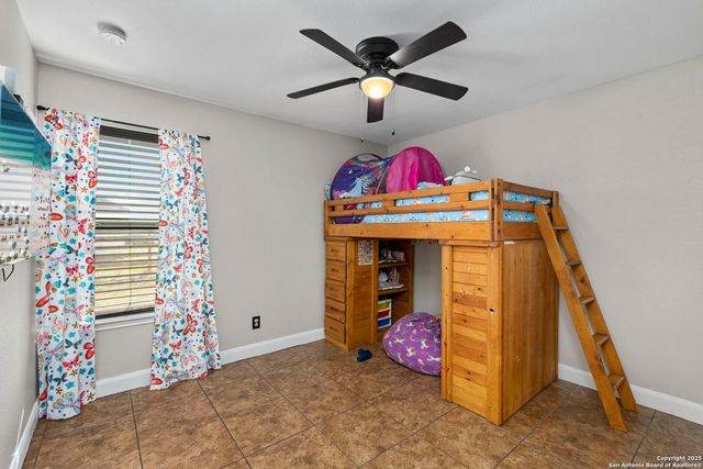 205 Country View Ln., La Vernia, TX 78121